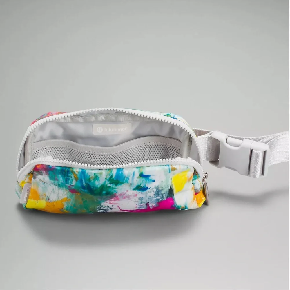 Lululemon Everywhere Belt Bag White multi LAST ONE - Picture 4 of 6